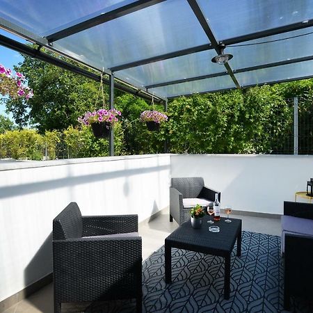 One Luxury Suites Эгер Экстерьер фото