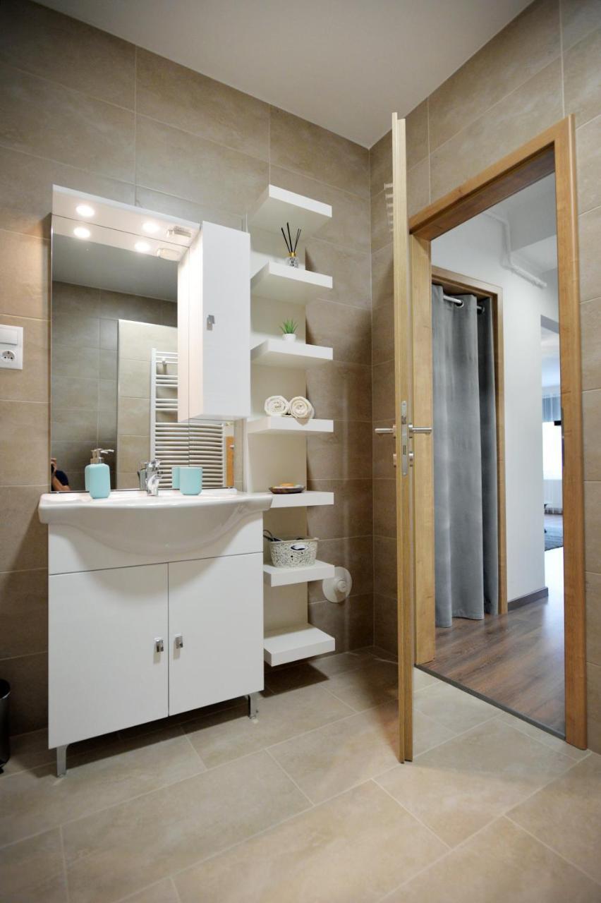 One Luxury Suites Эгер Экстерьер фото