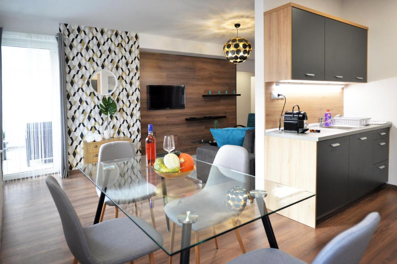 One Luxury Suites Эгер Экстерьер фото