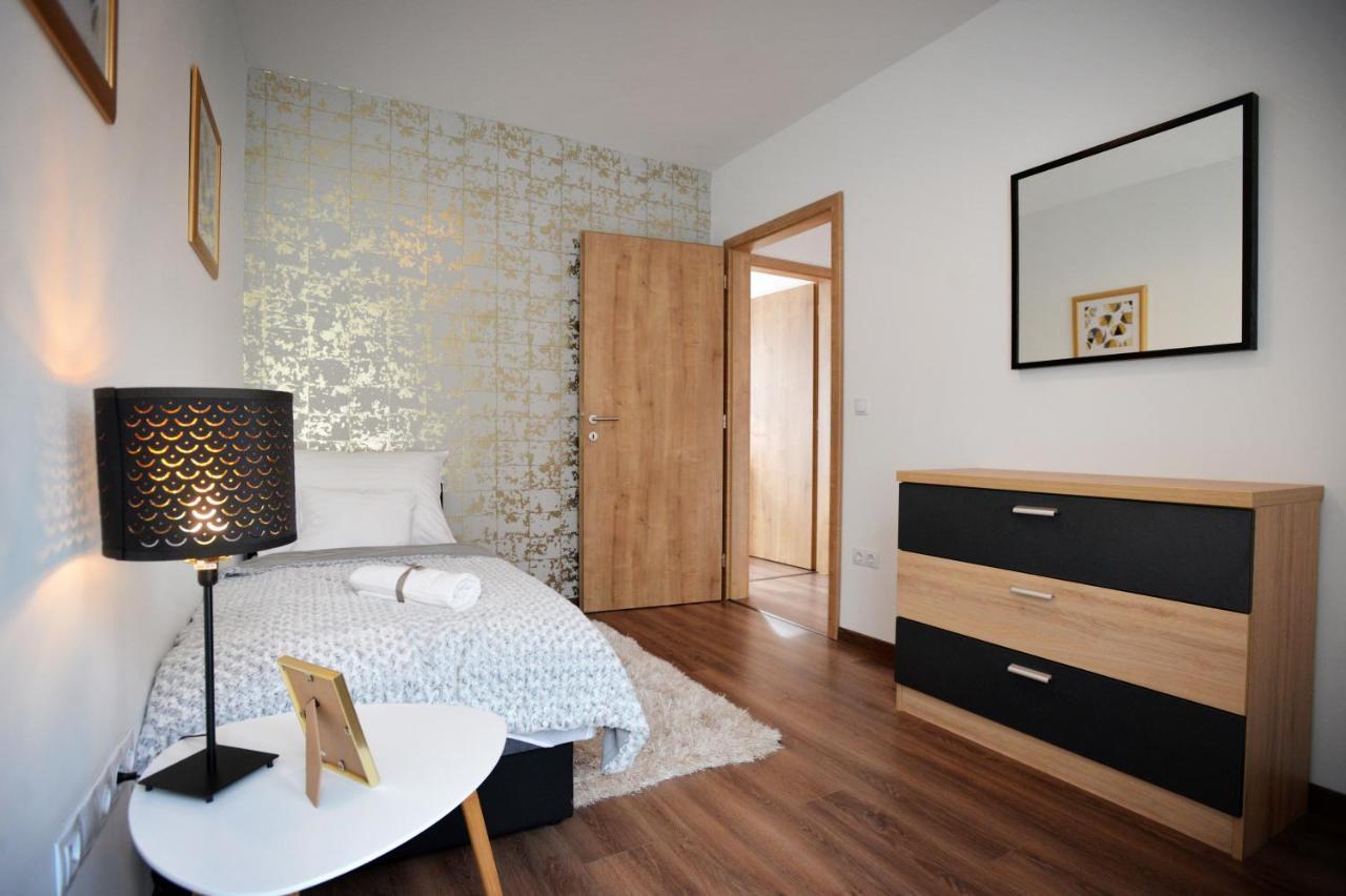 One Luxury Suites Эгер Экстерьер фото