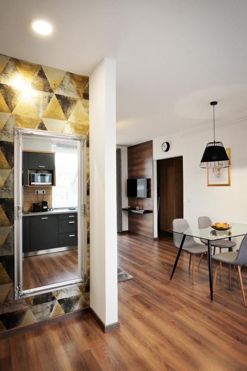 One Luxury Suites Эгер Экстерьер фото