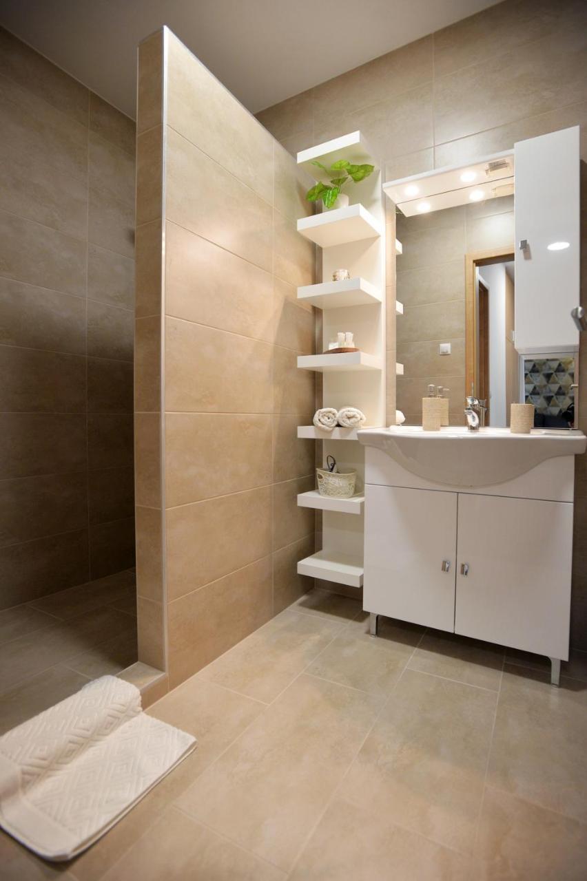 One Luxury Suites Эгер Экстерьер фото
