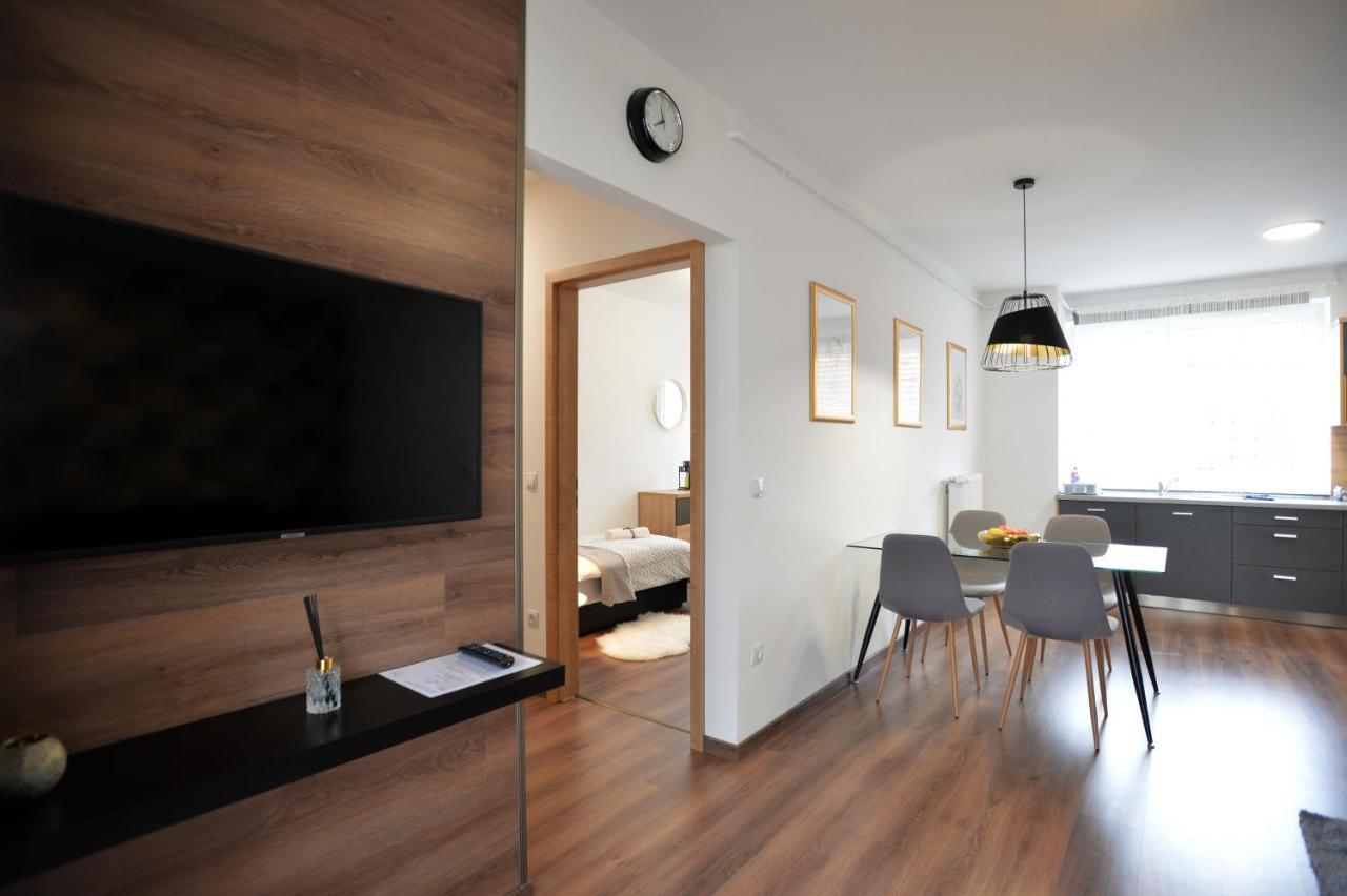 One Luxury Suites Эгер Экстерьер фото
