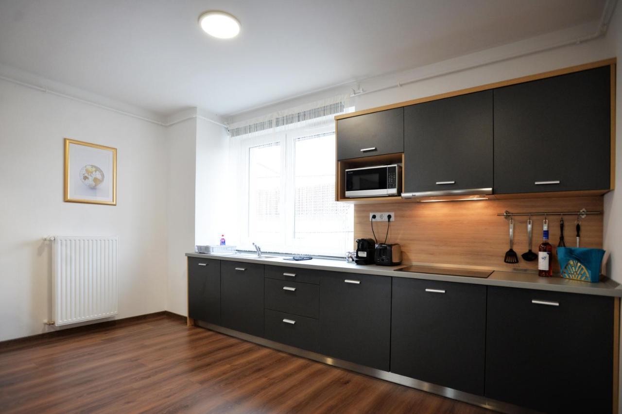 One Luxury Suites Эгер Экстерьер фото