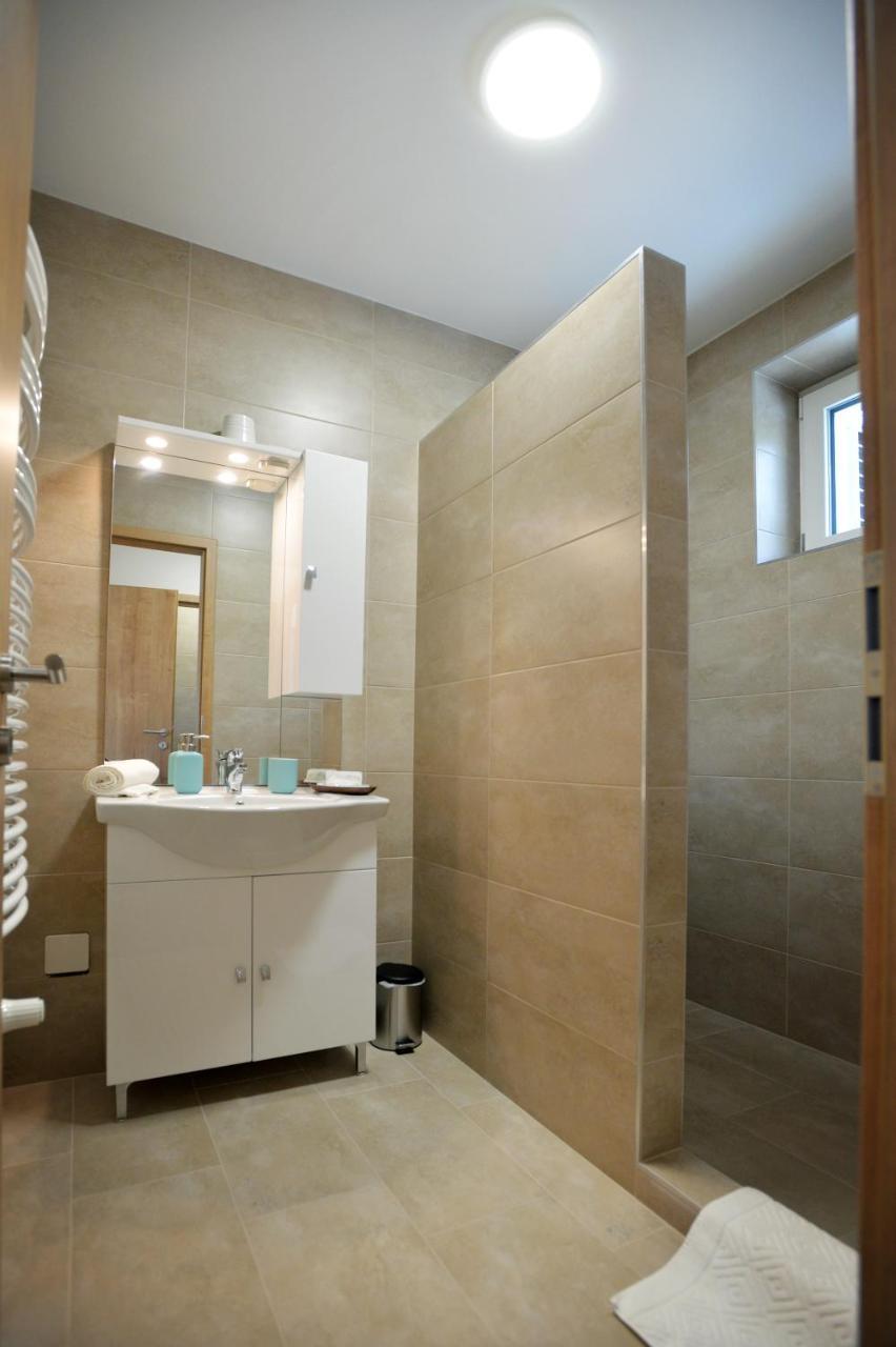 One Luxury Suites Эгер Экстерьер фото
