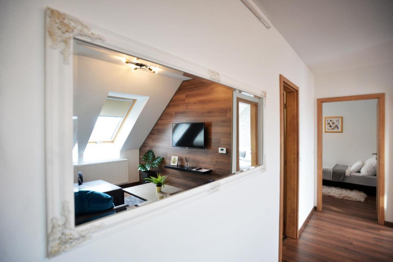 One Luxury Suites Эгер Экстерьер фото