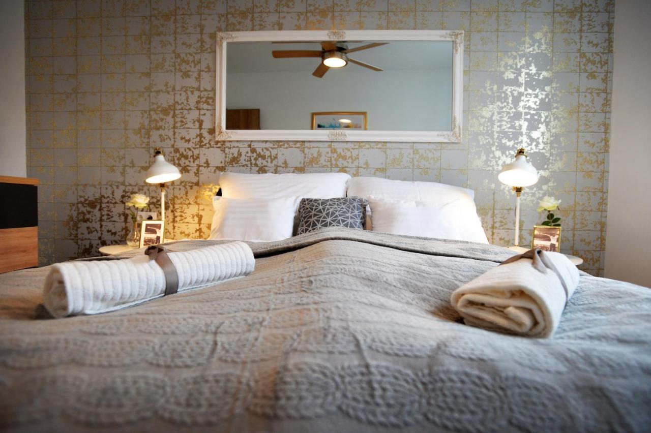 One Luxury Suites Эгер Экстерьер фото