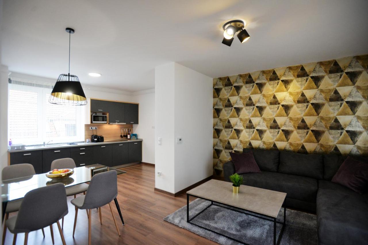 One Luxury Suites Эгер Экстерьер фото